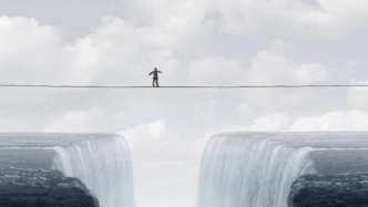 月活暴跌70%背后，Kimi走在鋼索之上