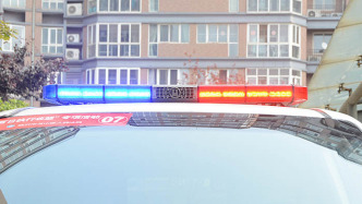 女子被撞身亡家属质疑附近交警不跨区施救，大连警方：全面调查