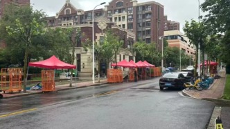 快递站成“拦路虎” ，如何多方联动化解占道难题？