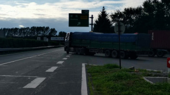 哈大高速肇東服務(wù)區(qū)關(guān)停：先天缺加減速車道，帶病運(yùn)行數(shù)年?