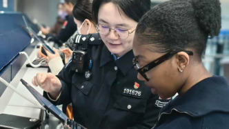 外國人入境卡網(wǎng)上填報實(shí)施滿月，上?？崭劭诎妒褂萌藬?shù)超26萬人次