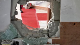 湖北一男子凿墙盗走170余万元黄金，赃物竟藏祖坟墓碑后