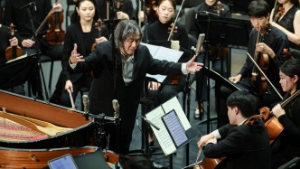 指挥家汤沐海率队，42位师生和家长共奏《动物狂欢节》