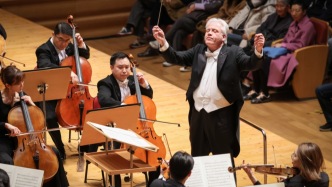 在上海指揮過全套“指環(huán)”的史坦茲，這次帶來理查·施特勞斯兩部交響詩