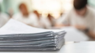 人民日?qǐng)?bào)聚焦為基層減負(fù)：給無用之功“瘦身”卸掉不當(dāng)干預(yù)的“包袱”