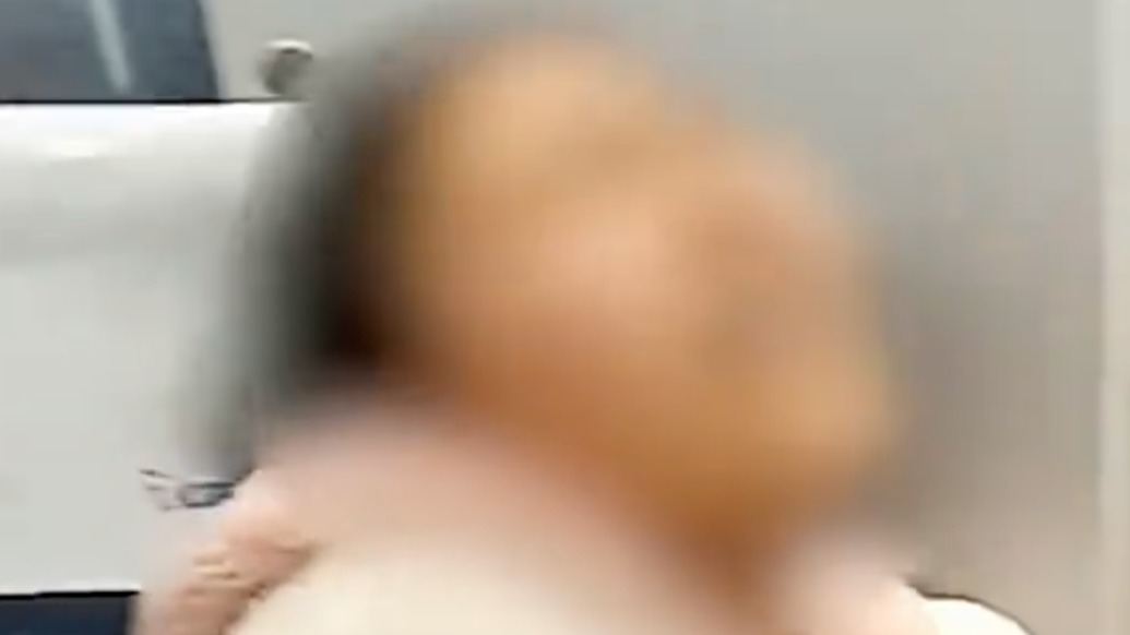 孕妇羊水破裂，D3078次列车搭建“临时产房”上演“生命接力”