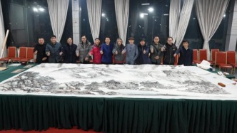 城事｜翰墨鑄家魂：巨幅山水書(shū)畫(huà)作品繪就綠水青山