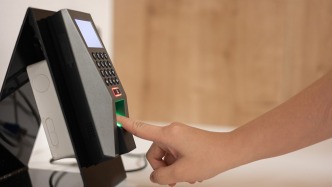 中山市住建局通報中建三局實名制考勤造假：考核圖片完全相同