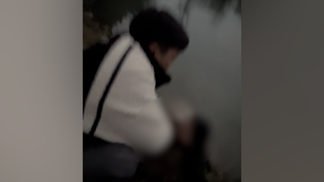 聽到落水聲，釣友狂奔拽回在水中掙扎的女子