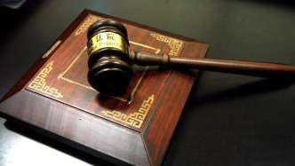 “姐姐為亡弟追兇27年”案被告人一審被判死緩，判決書詳解如何認(rèn)定與量刑