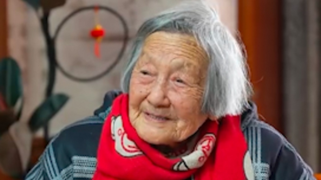 真“學(xué)無止境”，百歲老人用Ai、學(xué)英語、練速算，表示“動腦子更健康”