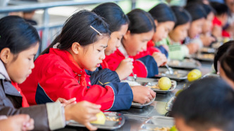 加強(qiáng)校園食品安全，市場監(jiān)管總局：學(xué)校食堂要嚴(yán)于其他集中用餐單位