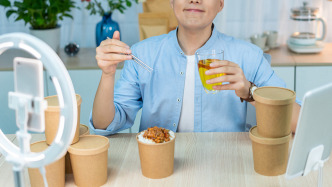 市場(chǎng)監(jiān)管總局將對(duì)直播賣(mài)食品劃出“紅線”