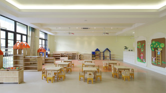 幼儿园收费实行目录清单管理，任何未列入清单的项目家长均有权拒绝