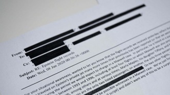 美媒：爱泼斯坦档案黑方块成“伤痛海绵”