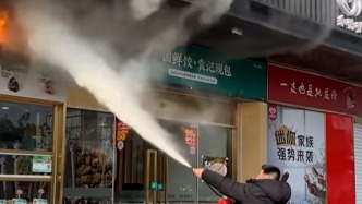 江苏镇江一退伍军人扑灭商铺火情获表扬，曾戍守边疆