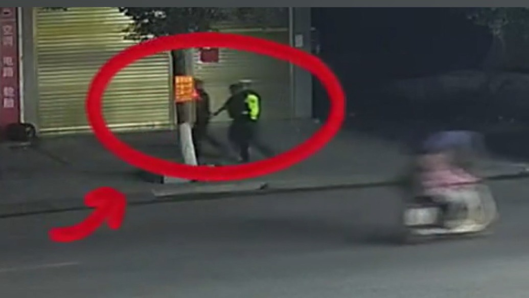 男子遇查弃车逃窜百米，一查是二次酒驾