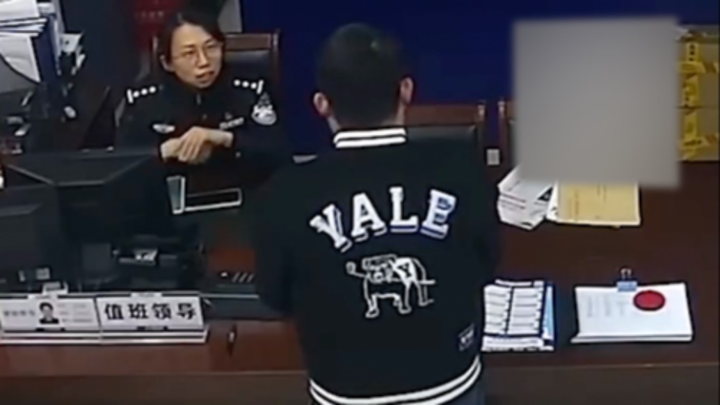 一诺重如山，小伙走进派出所要还十几年前借的20元