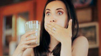 打嗝“社死”現(xiàn)場，你的身體究竟在想啥？