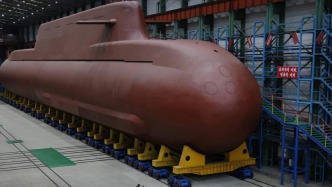 金正恩指导核动力战略导弹潜艇建造工作