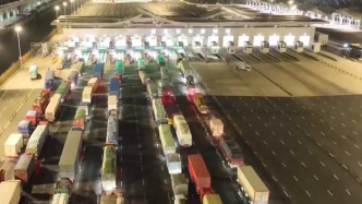 198公斤椰子油出岛，系封关后首批用海南产货物加工增值免关税货物