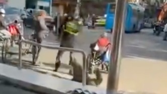 城管隊員快步上前推倒老人，福建福安城管局：已停職，公安正偵辦
