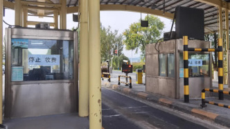 近期多个公路收费站提前停止收费：有的提前十年撤站为民减负