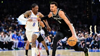 体坛联播｜马刺三杀雷霆豪取8连胜，斯洛特与萨拉赫矛盾翻篇