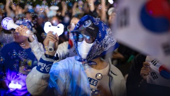 年终特稿｜西西弗斯的巨石：韩国极化与贫瘠世界里的浪漫