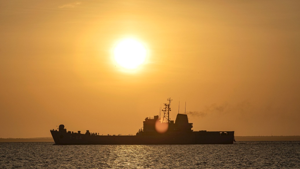 释新闻｜美国在公海扣押委内瑞拉油轮，有什么法律争议？