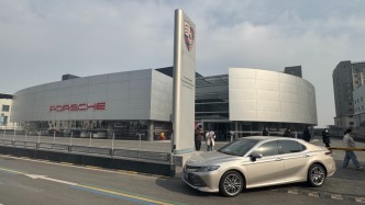 实探“郑州中原保时捷中心连夜闭店”：东安集团3家店出问题，有门店刚办完营业仪式