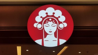 盤中大跌！霸王茶姬回應(yīng)咖啡因爭議：每百毫升含量與拿鐵相當(dāng)，積極探索無因茶可能性