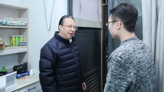 南京大学党委书记走访学生宿舍，要求周边施工尽可能减小噪音