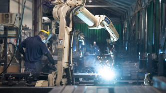 保持制造业合理比重：中国的战略选择与实践路径