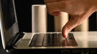 餐饮店用恶意言论回复差评，品牌方称已解除加盟合作关系 