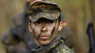 年终特稿｜枪支还是黄油：当德国开始进入“战争准备”