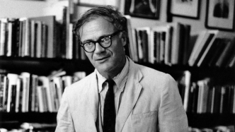 罗伯特·洛威尔：一条以身入局的诗歌道路