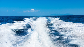 東部戰(zhàn)區(qū)位臺(tái)灣海峽中部?？沼蜷_展對(duì)陸機(jī)動(dòng)目標(biāo)打擊演練