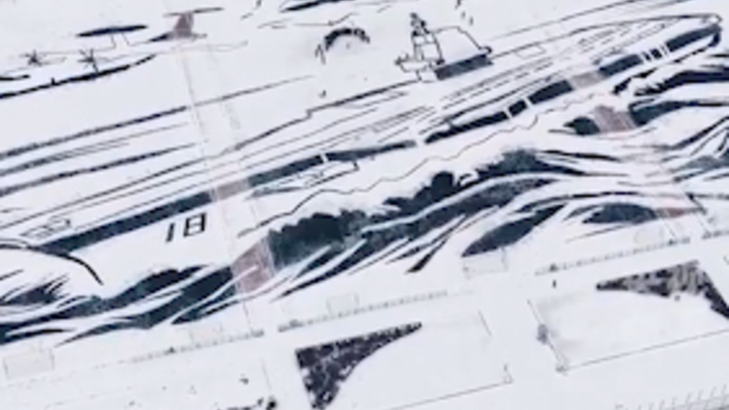 青春正当“燃”,高校千余名师生在雪地里画出“福建舰”