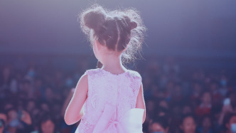 央媒：名為“選秀試戲”實則收割家長，兒童造星灰色鏈條該斬斷了