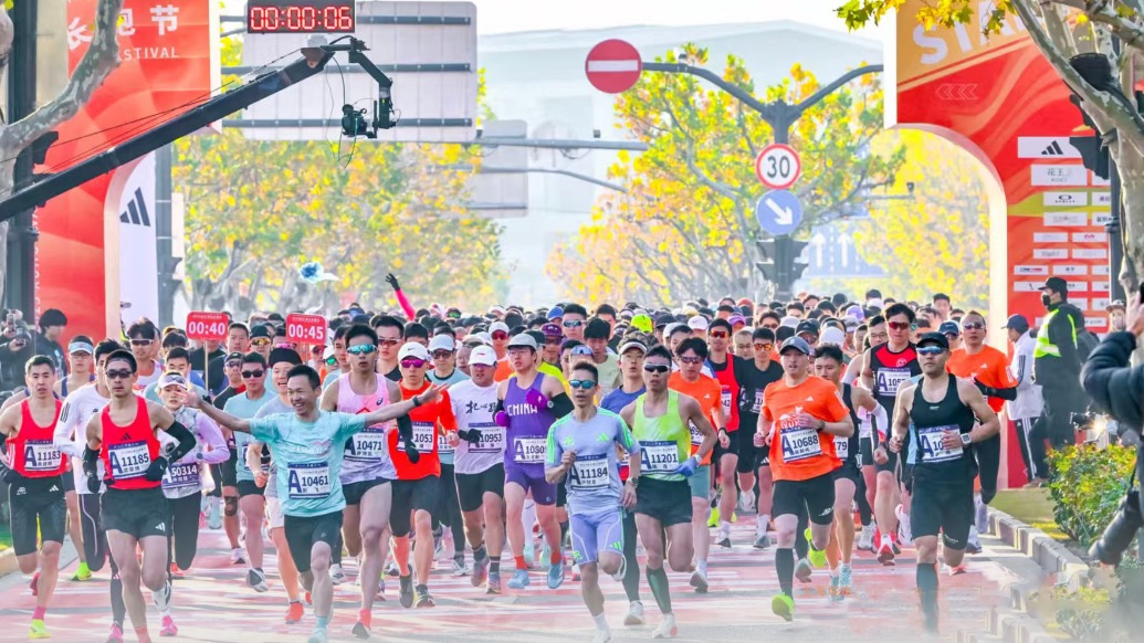 徐汇滨江长跑节鸣枪,在“炸裂”氛围中跑向新年