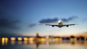 国内机票燃油附加费自明年1月5日起下调，单程最高20元