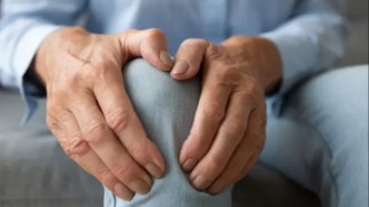 模仿病毒感染策略，科学家为关节炎药物“装上导航和门禁卡”