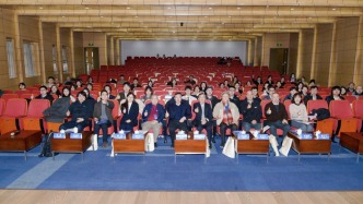 美国亦敌亦友、俄乌冲突延宕，焦虑的欧洲如何确立战略地位？