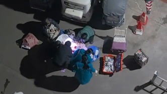 孕妇寒夜前往医院途中临产，邻居、环卫工与120联手救助