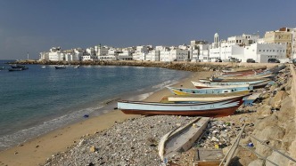 沙特领导的联军空袭也门穆卡拉港