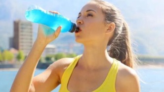 電解質水并非“萬能水”！盲目飲用可能傷腎又升壓