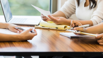 法治日報(bào)調(diào)查職場違規(guī)背調(diào)亂象：有人因涉民事訴訟記錄，入職背調(diào)未通過