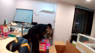 男子在微信群兜售烟花爆竹，涉案16万元被采取刑事强制措施