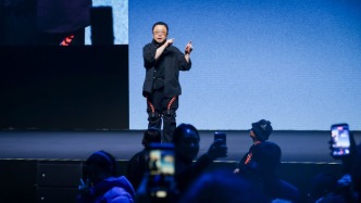 观察｜时隔七年重回舞台，罗永浩称“还完债没有后顾之忧，人生已经很圆满”